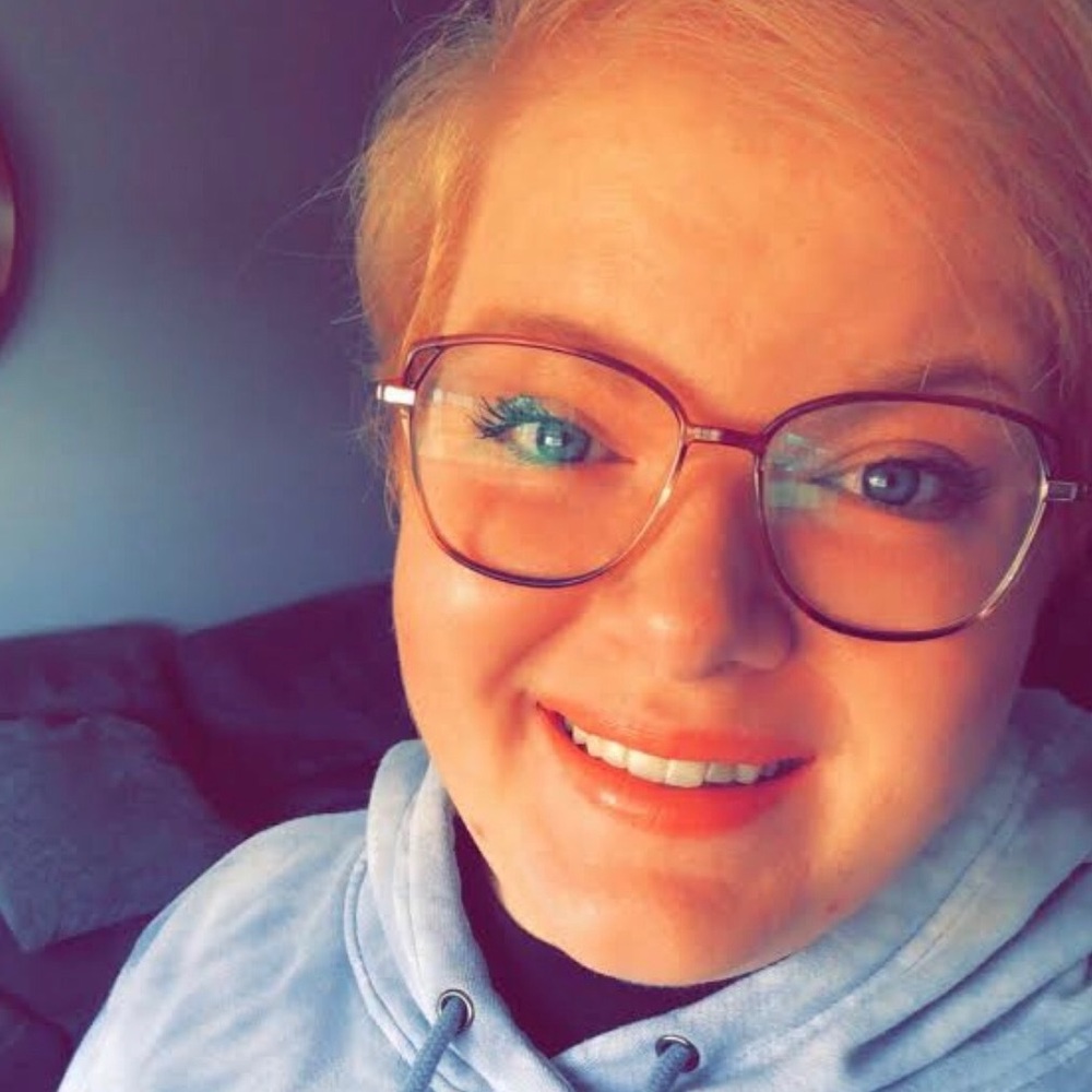 Meet your Posher, Dana